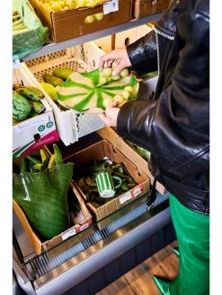 ByOn Serveerbord "Curve" Beige/groen - Ø 28 Cm -Home Uitgebreid Winkel byon serveerbord curve beige groen o 28 cm 3