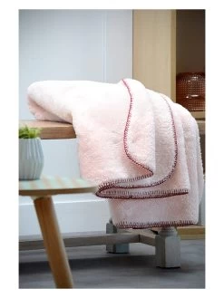 Plaid "Calin" Lichtroze - (L)160 X (B)130 Cm -Home Uitgebreid Winkel stof france plaid calin lichtroze l 160 x b 130 cm 3