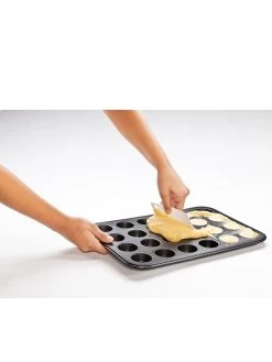 Muffinbakvorm "Black Metallic" Zwart - (B)38 X (D)26 Cm -Home Uitgebreid Winkel zenker muffinbakvorm black metallic zwart b 38 x d 26 cm 3